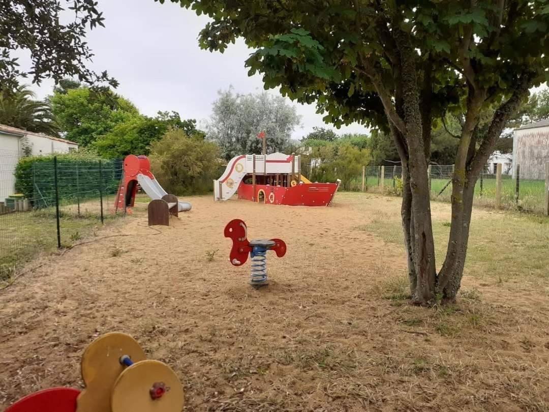Parc Residentiel A La Cotiniere, Piscine, Proche Plage, Nature & Calme エクステリア 写真
